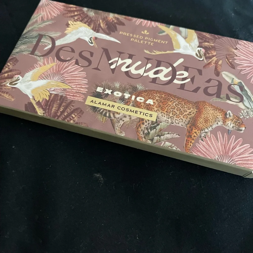 🔥 BRAND NEW Alamar Cosmetics Eyeshadow Palette - Pink, Brown, Gold
